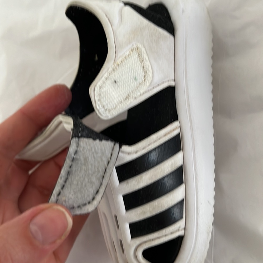 Adidas toddler sandals size 6 - Picture 8 of 8